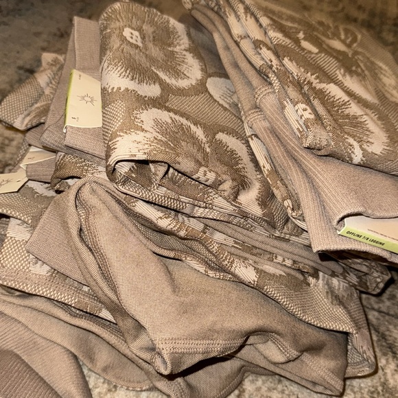 Beige Floral Leggings by aerie - Picture 3 of 4